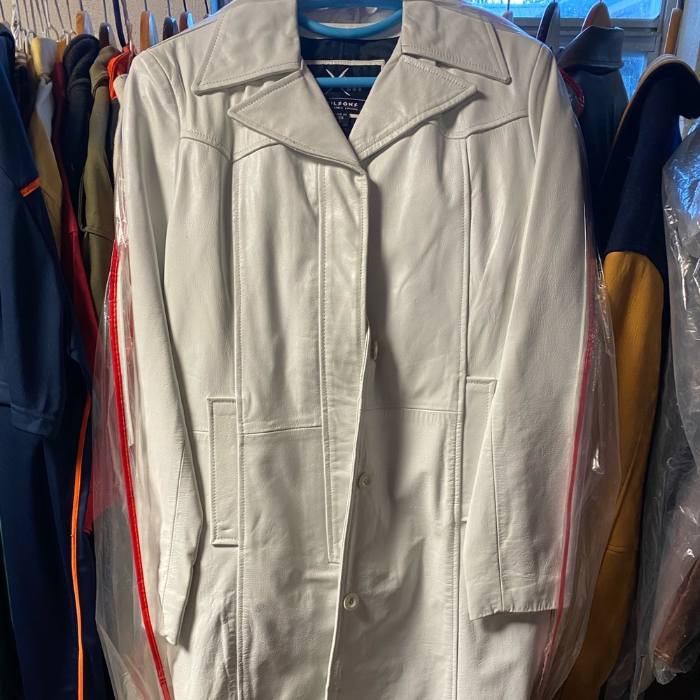 Ladies long white leather Wilson’s Maxima coat - size medium- Like New